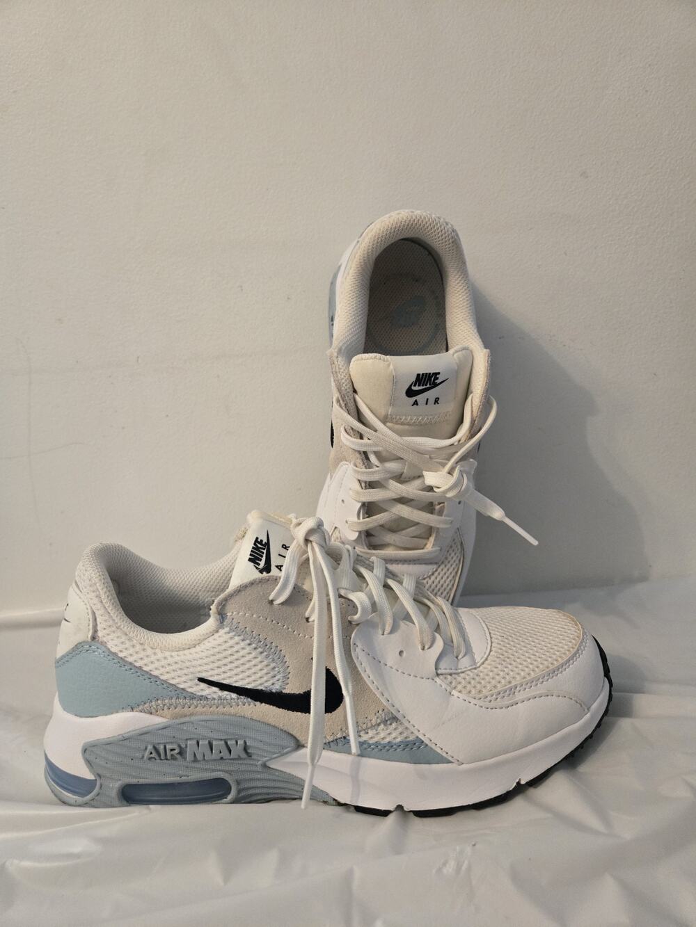 Nike Air Max Excee White Light Blue Black Cushioned Low Top Sneakers Womens 7.5
